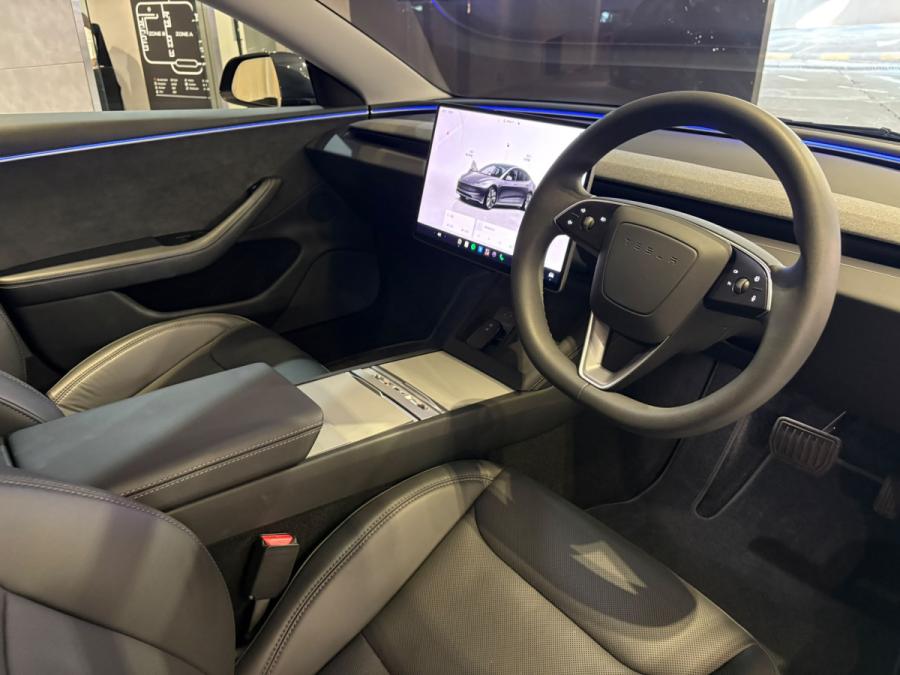 Model 3 Long Range AWD - Image 3